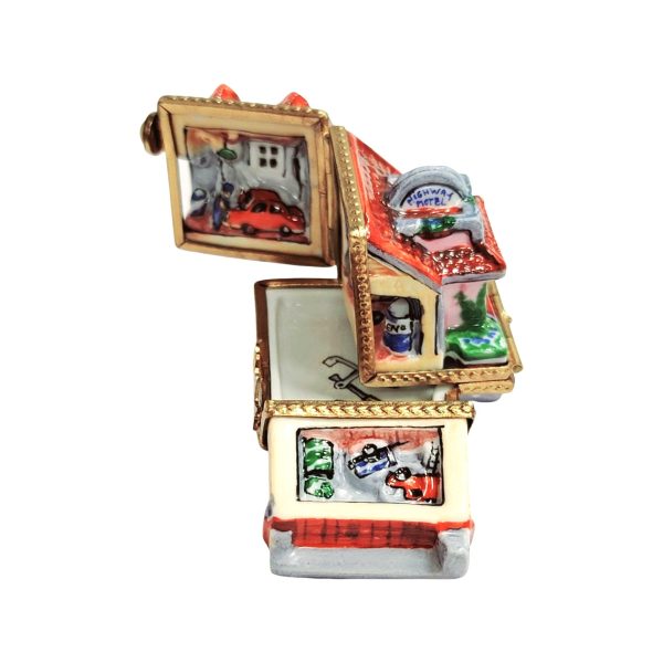 Triple Hinged Motel Red w Garage on Sale - Image 4